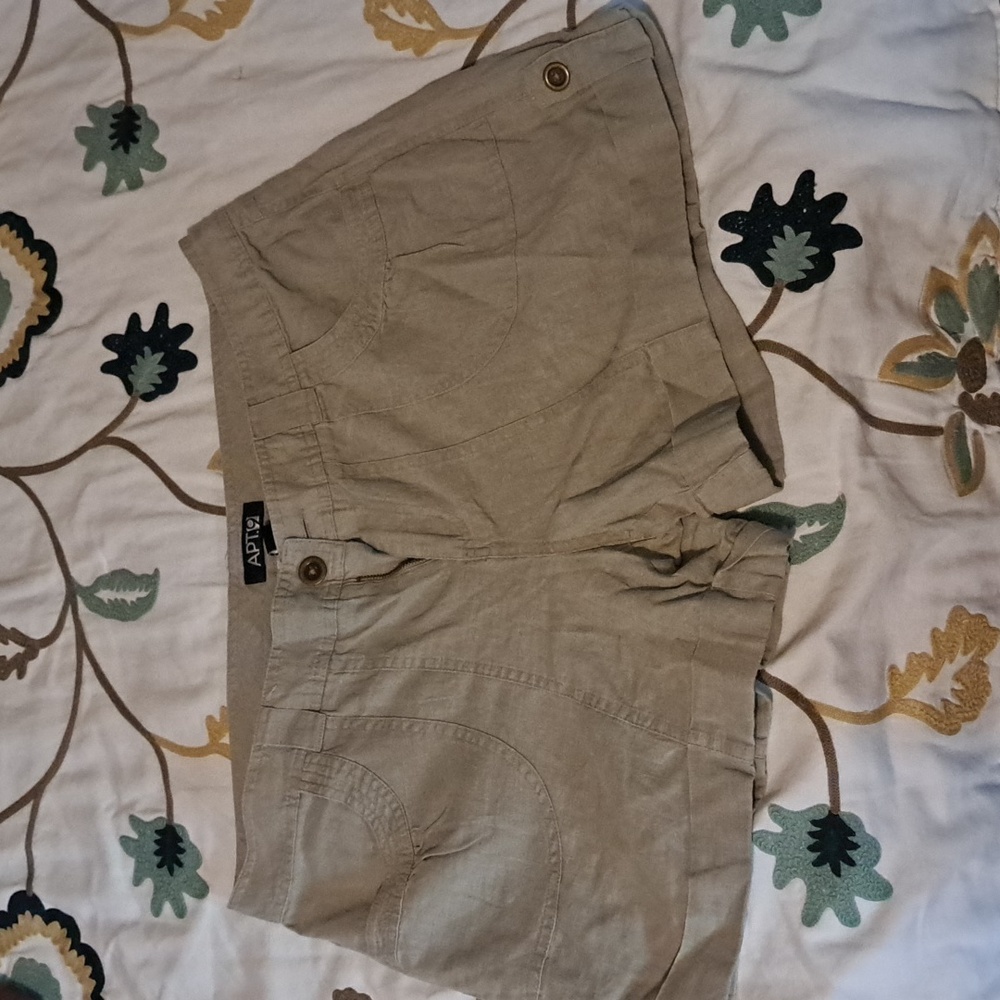 APT.9 woman shorts